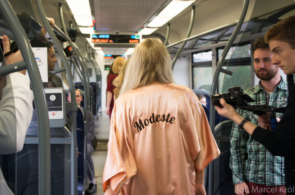 trainfash pierwszy w polsce pokaz mody w pociągu